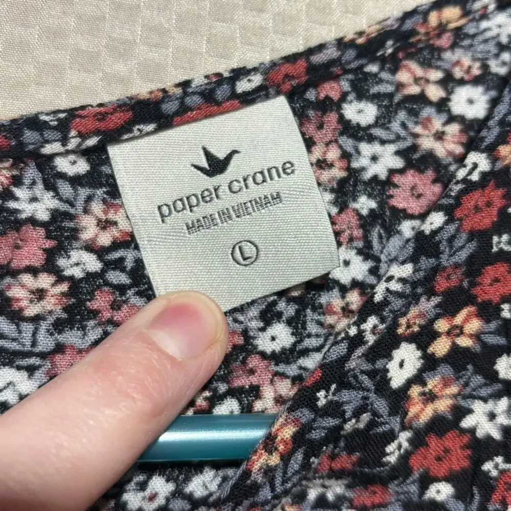 Paper Crane Black Floral Ruffle Sleeve Crop Top Blouse Women's Size Large - Picture 4 of 8